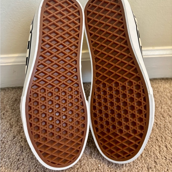 Vans Sk8-Hi Checkerboard Sneakers | Women’s 6.5
- Black and White - Picture 9 of 9